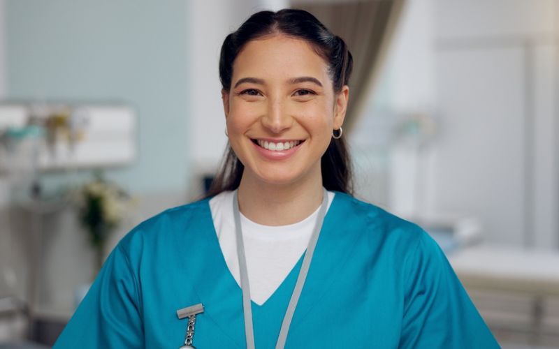 infirmiere-heureuse infirmiere-heureuse